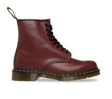 Laden Sie das Bild in den Galerie-Viewer, DR MARTENS | 1460Z DMC 8-EYE BOOT | CHERRY SMOOTH