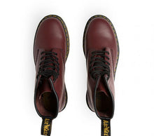 Laden Sie das Bild in den Galerie-Viewer, DR MARTENS | 1460Z DMC 8-EYE BOOT | CHERRY SMOOTH