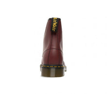 Laden Sie das Bild in den Galerie-Viewer, DR MARTENS | 1460Z DMC 8-EYE BOOT | CHERRY SMOOTH
